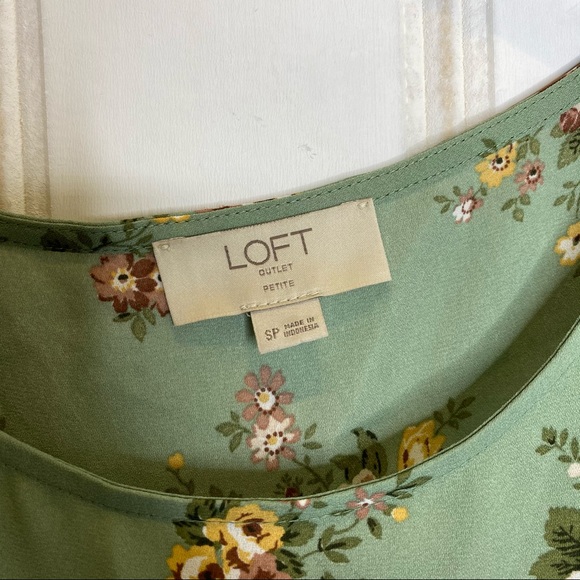 LOFT Green Floral Top 156 - Picture 2 of 5